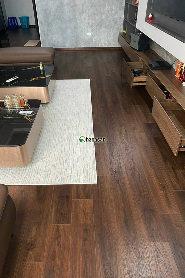 hình ảnh thực tế sàn gỗ cốt đen mido M98